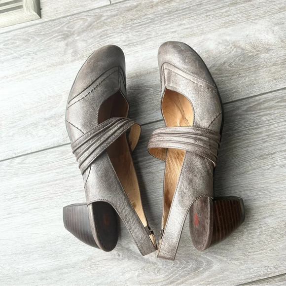 Comfortable by Blondo Retro Leather Mary Jane  Slingback Pumps - Picture 9 of 16